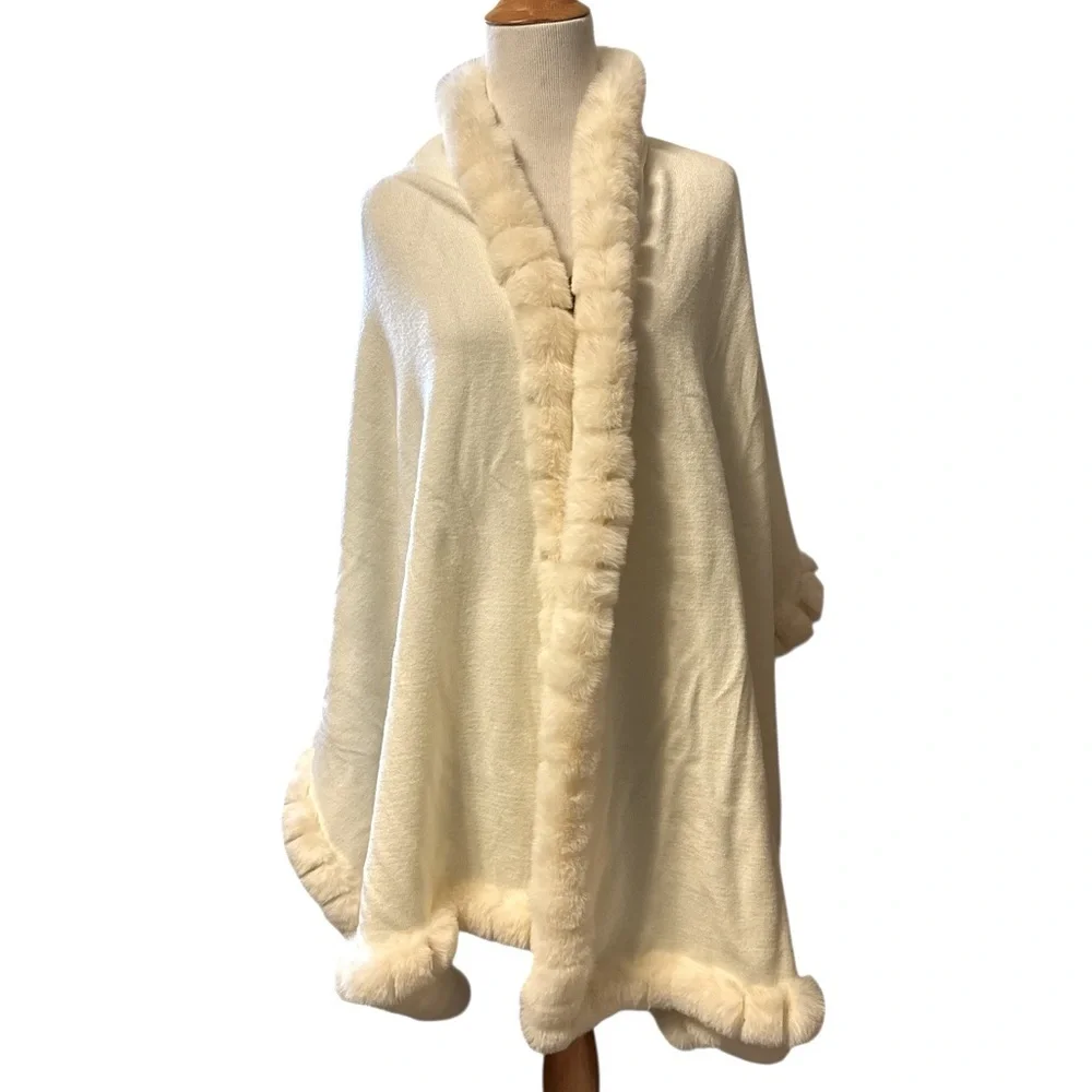 La Fiorentina Cream Faux Fur Accent Cape, one size, new
